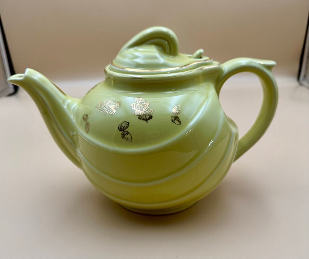 Vintage Hall China 0799 6 Cup Yellow Teapot Gold Oak Leaf Acorn USA